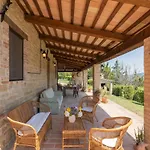 Semesterbostad Gorgeous With Pool Near Sibillini Mountains