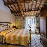 Semesterbostad Gorgeous With Pool Near Sibillini Mountains Monte San Martino