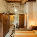 Gorgeous With Pool Near Sibillini Mountains