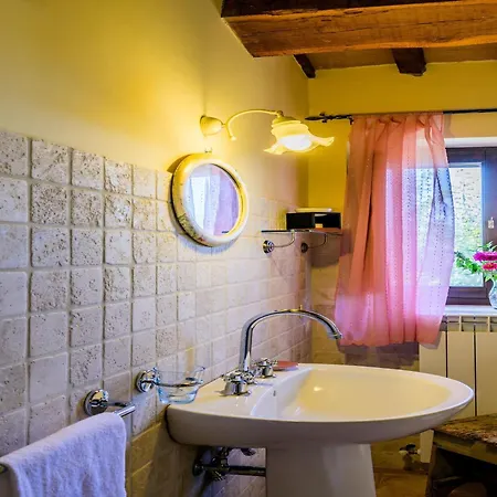 Gorgeous With Pool Near Sibillini Mountains Feriehus Monte San Martino