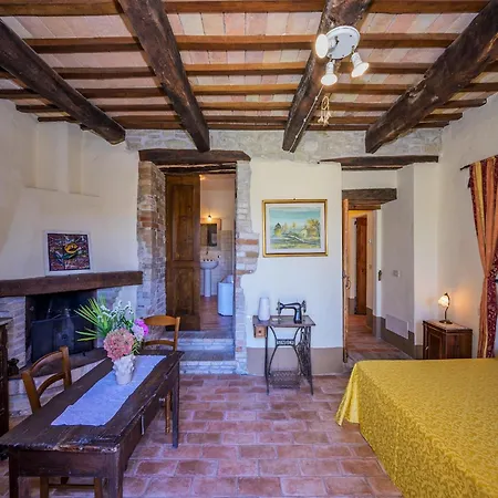 Gorgeous With Pool Near Sibillini Mountains