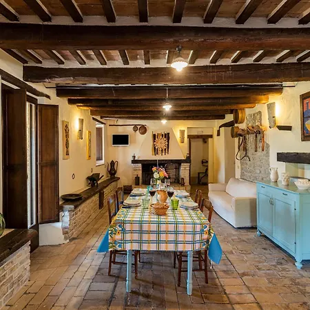 Gorgeous With Pool Near Sibillini Mountains بيت للعطل *