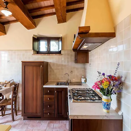 Gorgeous With Pool Near Sibillini Mountains بيت للعطل