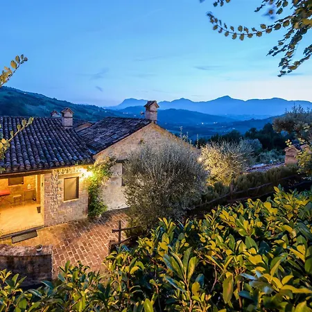 Feriehus Gorgeous With Pool Near Sibillini Mountains