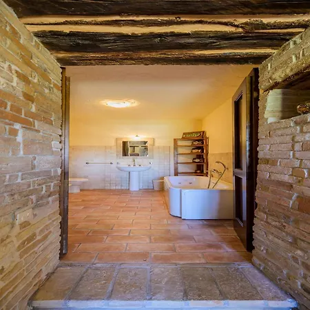 Gorgeous Apartment With Pool Near Sibillini Mountains Monte San Martino