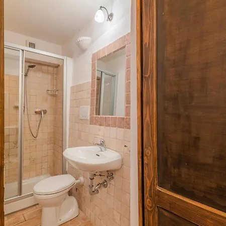 Gorgeous With Pool Near Sibillini Mountains